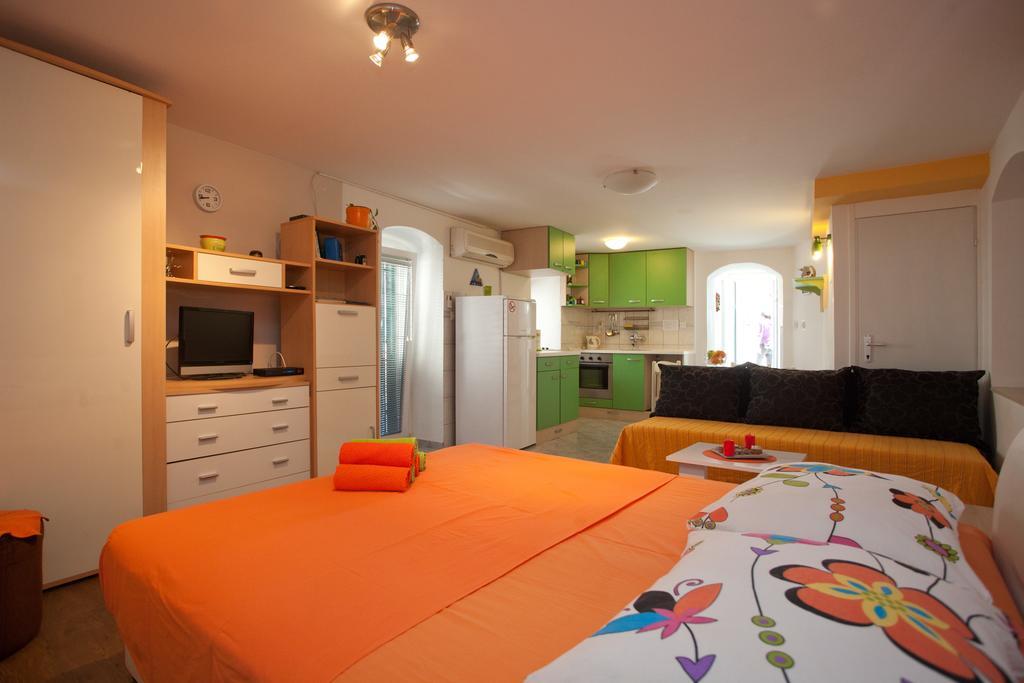 Paradise Apartment With Big Sunny Terrace In The Old Town, Few Meters From The Sea & Riva Promenade スプリト 部屋 写真